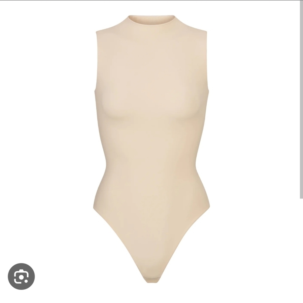 NWOT SKIMS Essential Crewneck Sleeveless Bodysuit in Bone size 4X/5X